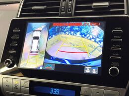 【パノラミックビューモニター】専用のカメラにより、上から見下ろしたような視点で360度クルマの周囲を確認することができます☆死角部分も確認しやすく、狭い場所での切り返しや駐車もスムーズに行えます。