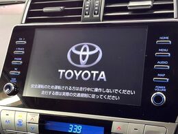 【メーカー純正ナビ】インテリアに溶け込むスタイリッシュな「専用設計」メーカーナビを装備♪視認性や操作性など基本性能にも優れ、より上質なカーライフをお楽しみいただけます。