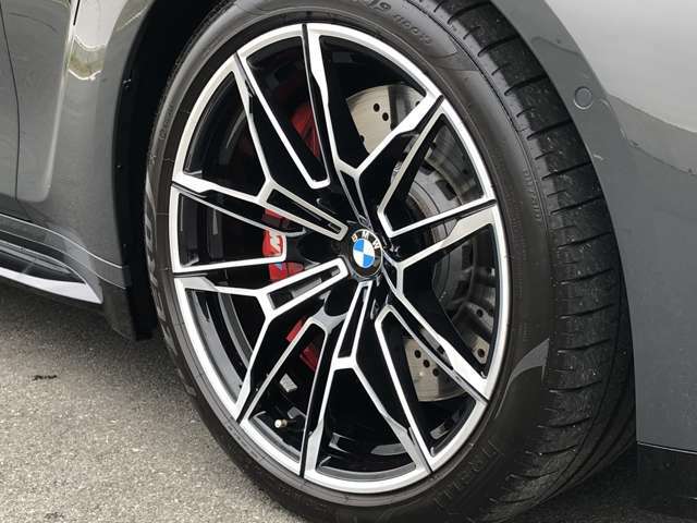 BMW純正19インチ/20インチMタンゾウホイール・ダブルスポーク・スタイリング 8 25M バイカラーブラック。洗練されたデザインで、足元の個性を引き立てます。