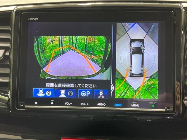 【マルチビューカメラシステム】専用のカメラにより、上から見下ろしたような視点で360度クルマの周囲を確認することができます☆死角部分も確認しやすく、狭い場所での切り返しや駐車もスムーズに行えます。