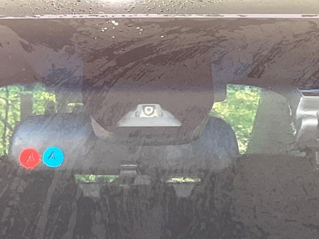 【ホンダセンシング】走行中に前方の車両等を認識し、衝突しそうな時は警報とブレーキで衝突回避と被害軽減をアシスト。より安全にドライブをお楽しみいただけます。