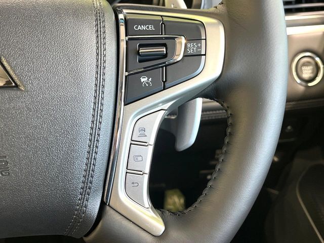 【レーダークルーズコントロール】高速道路での長距離走行が楽に！！自動で速度を保つクルーズコントロールが、衝突軽減システムと連携し、前方の車両を感知して車間を保つように速度調節してくれます！！