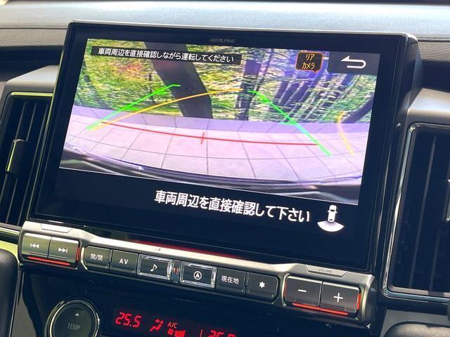 【バックカメラ】駐車時に後方がリアルタイム映像で確認できます。大型商業施設や立体駐車場での駐車時や、夜間のバック時に大活躍！運転スキルに関わらず、今や必須となった装備のひとつです！