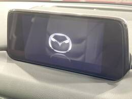 【マツダコネクトナビ】車内の雰囲気にマッチした一体型タイプのナビ。各種車輌設定やBluetooth再生等、様々な機能が楽しめます。直感的なダイヤル操作が可能で、使い勝手も良好です。