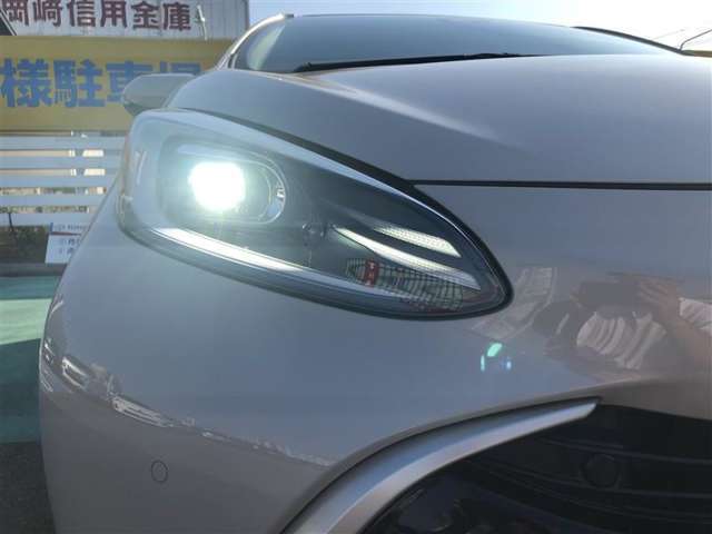★LEDヘッドライト★LEDは明るく遠くまで照らす光量で夜間走行の視認性を高めます。長寿命で省電力！見た目もスタイリッシュです。