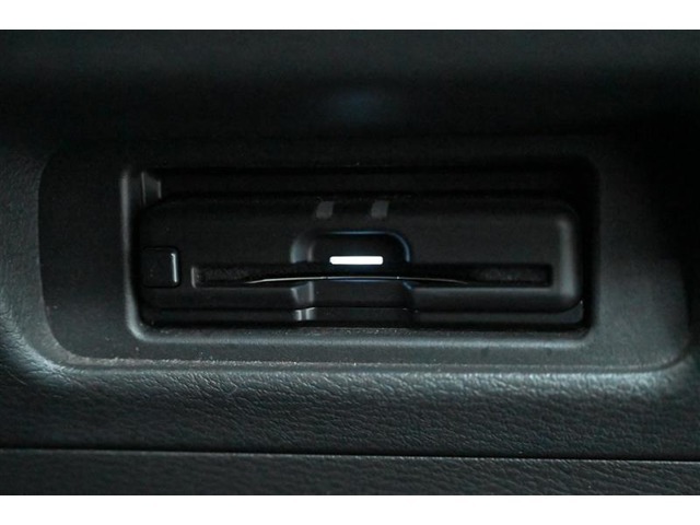 ETC車載器です。　高速・有料道路の料金をキャッシュレス、スムーズに通過できます。