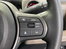 【アダプティブクルーズコントロール】高速道路での長距離走行が楽に！！自動で速度を保つクルーズコントロールが、衝突軽減システムと連携し、前方の車両を感知して車間を保つように速度調節してくれます！！