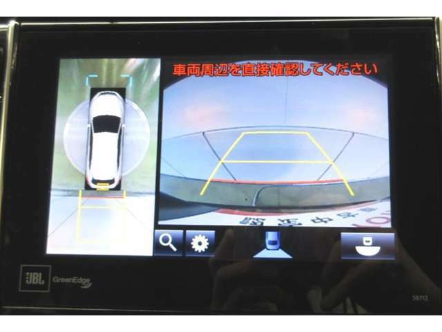 車両を上から見たような映像をナビ画面に表示するパノラミックビューモニター。