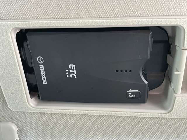 ◆【ETC】有料道路を利用する際に料金所で停止することなく通過できる、ETC車載器（ノンストップ自動料金収受システム機器）が装備されています。セットアップを行うことで利用可能になります。