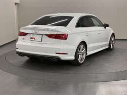 装備、オプション、車両状態など、お電話、メールを通じて細かくご説明させて頂くことも可能です。是非お問合せ下さい！