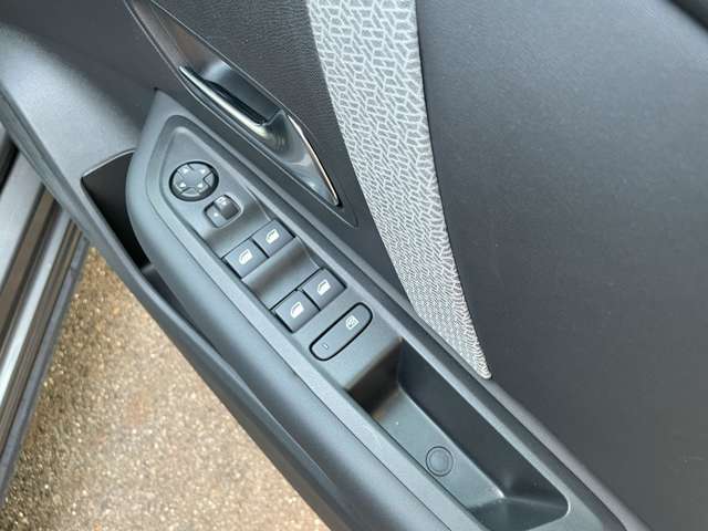 運転席側ウィンドウコントロールスイッチ