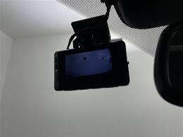 【バックミラー】大きくて見やすいので、後方を見るときも安心です！