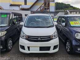 明るく元気なスタッフが1台1台丁寧に内外装クリーニング、点検・整備を行っております。