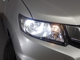 【HIDヘッドライト】夜道や雨天走行が明るく視界良好！！HID（ディスチャージ）ヘッドライト装備です！安心ドライブを楽しんで下さい♪明るいほうが、運転疲労を軽減できます♪