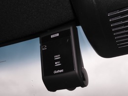 ◆ドライブレコーダー◆映像・音声などを記録する自動車用の装置です。　もしもの事故の際の記録はもちろん、旅行の際の思い出としてドライブの映像を楽しむことができます。