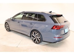 営業時間は、平日9時30分から18時00分、土日祝日9時から17時30分となります。毎週水曜日と毎月第2火曜日は定休日となります。