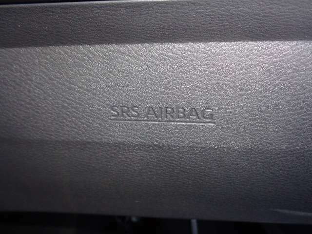 助手席側のエアバッグです
