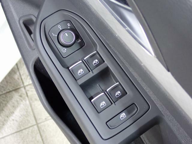 運転席側窓操作スイッチです。