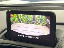 【バックカメラ】駐車時に後方がリアルタイム映像で確認できます。大型商業施設や立体駐車場での駐車時や、夜間のバック時に大活躍！運転スキルに関わらず、今や必須となった装備のひとつです！