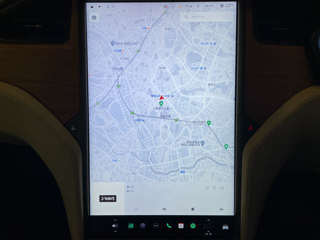 17インチタッチスクリーン全面で確認できるナビを搭載。これで道に迷う事はなくなるでしょう