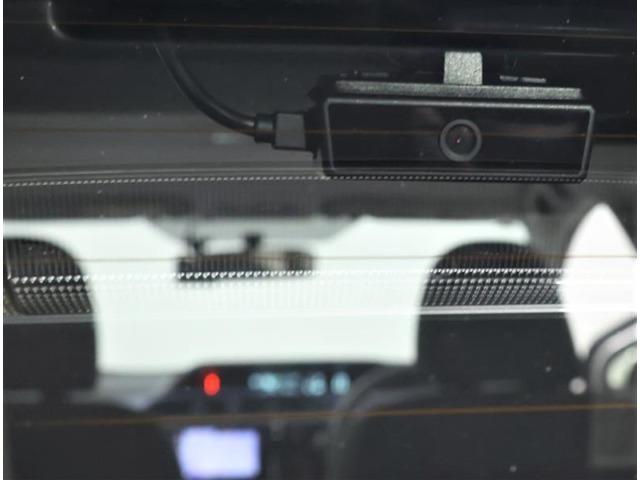 リヤ用ドライブレコーダー装備！これがあれば、相手方が危険運転をしてきた場合などでも客観的に証明でき、事故や事件の直接的な証拠の確保にも生り得ます。