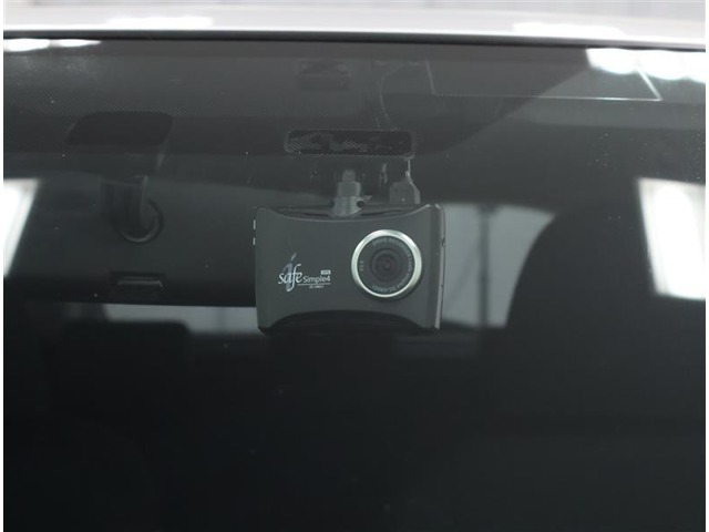 ドライブレコーダー装備：車の走行中の主に外観を中心に記録する撮影機材です！交通事故発生時の責任の所在を明確にしたり、観光等を記録するのにも役立ちます！