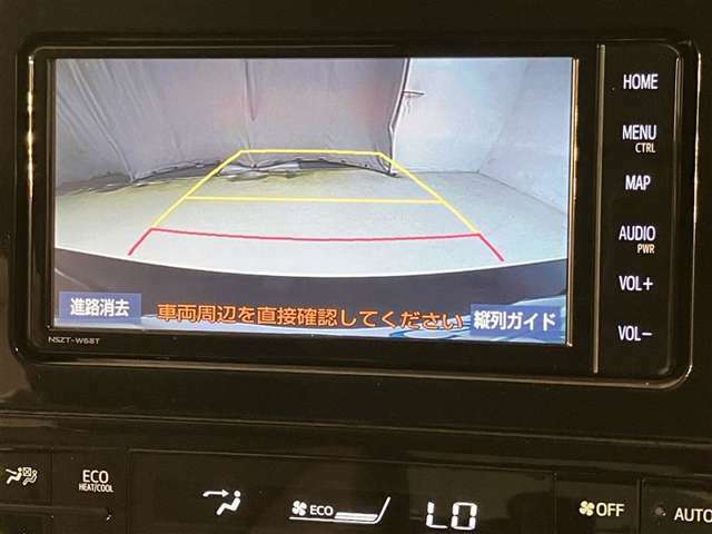 【バックカメラ】あると便利なバックカメラ装備！駐車時に後方がリアルタイム映像で確認できます。立体駐車場や夜間の車庫入れ時に大活躍！運転スキルに関わらず、今や必須となった装備ですね♪