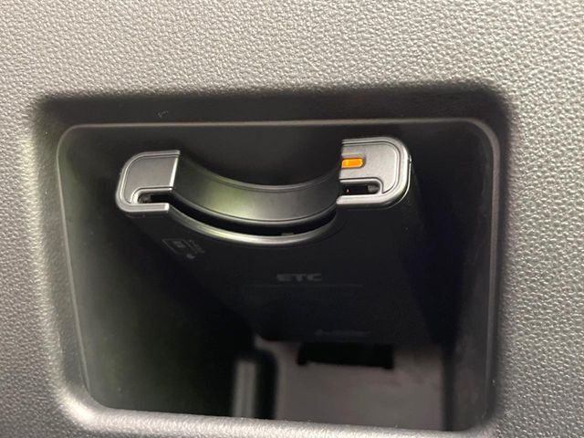 【ETC】高速道路の料金所をストレスなく通過！話題のスポットやサービスエリアに多い「スマートIC」利用時は必須のアイテムです。当店でセットアップを実施、ご納車当日からすぐにご利用いただけます！