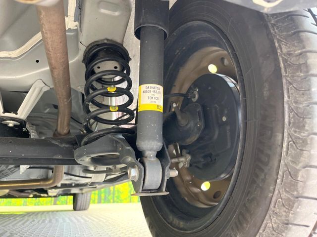 お車を安心してお乗りいただく為には、足回りの定期点検が欠かせません。サービスサポート（有償保証）では無料点検もご提供しており、安心のカーライフをお過ごしいただけるサポート体制が整っています。