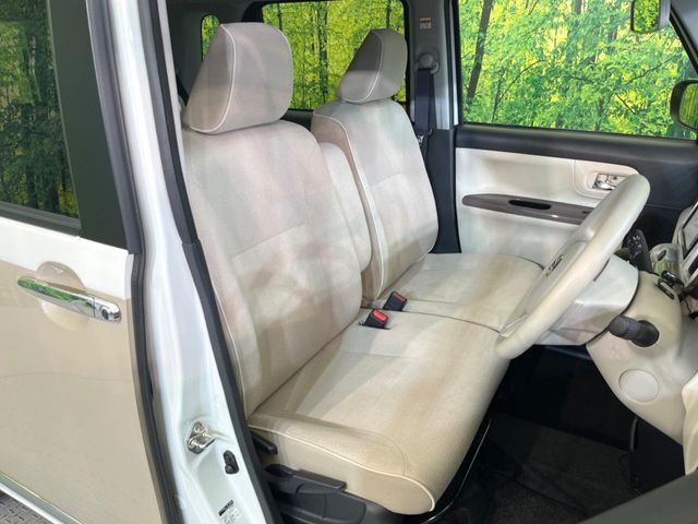 運転席シート廻りは使用感も少なく、良好な状態となっています。丁寧に使われていたことがよくわかりますね。