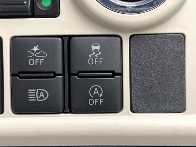 【スマートアシスト】走行中に前方の車両等を認識し、衝突しそうな時は警報とブレーキで衝突回避と被害軽減をアシスト。より安全にドライブをお楽しみいただけます。