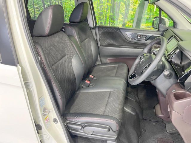 運転席シート廻りは使用感も少なく、良好な状態となっています。丁寧に使われていたことがよくわかりますね。