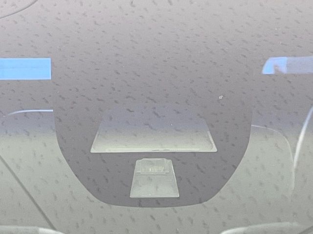 【シティブレーキアクティブシステム】低速走行中に前方の車両等を認識し、衝突しそうな時は警報とブレーキで衝突回避と被害軽減をアシスト。より安全にドライブをお楽しみいただけます。