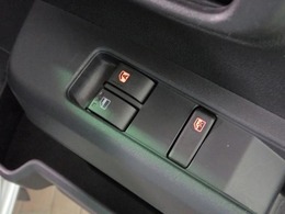 ◆三重県最大級の大型屋内中古車センター♪ヴァーサス鈴鹿店です♪オールジャンルの展示車が盛り沢山です♪在庫の無い車両のオーダーも受け付けます♪電話→059-384-5050までお問合せ下さい◆