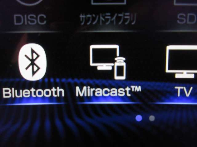 Miracast内蔵です。アンドロイドスマホをお持ちの方は、Bluetooth接続にてスマホ内の画像や動画、音楽などを映し出すことが出来ます。一部、使用できない機種もあります。