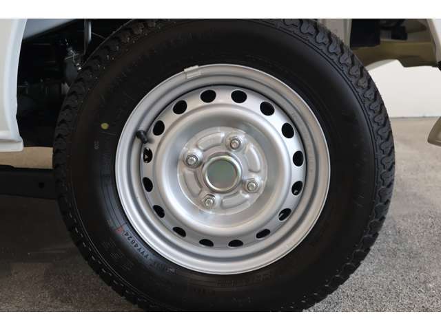 12インチスチールホイール＋145R12タイヤ装着