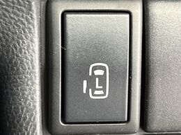 【パワースライドドア】スマートキーや運転席のスイッチでスライドドアの開閉が可能♪電動だから力を入れてドアを開ける必要が無く、小さいお子様でも、重い荷物を持っている時もラクに開け閉めできます♪