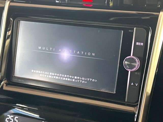 【純正ナビ】人気の純正ナビを装備しております。ナビの使いやすさはもちろん、オーディオ機能も充実！キャンプや旅行はもちろん、通勤や買い物など普段のドライブも楽しくなるはず♪