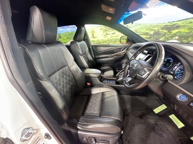 運転席シート廻りは使用感も少なく、良好な状態となっています。丁寧に使われていたことがよくわかりますね。