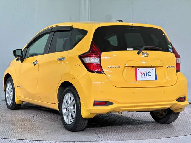 納車前にはスタッフによってピカピカに仕上げてご納車致します。オプションでガラスコーティングなどオススメ品も格安で承ります！