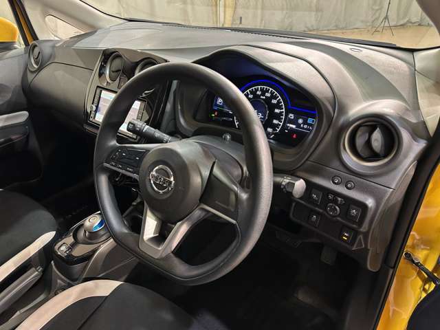 当店のこだわりはズバリ「価格」です。車両仕入れにとことんこだわり、良質な車両を安く取り揃えております。