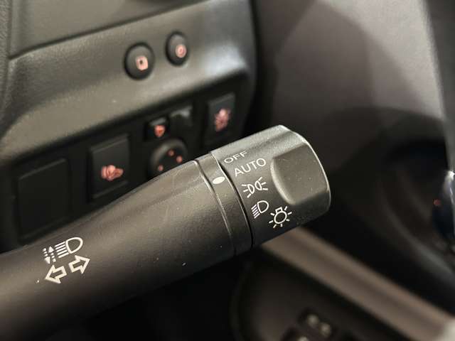 オートライト装備車両です。