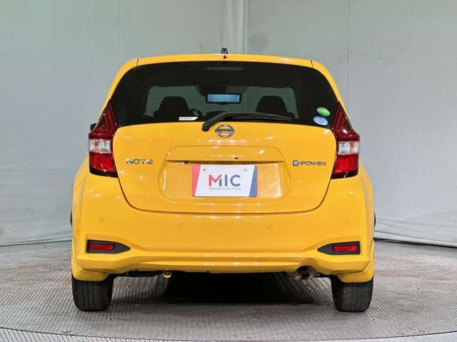 遠方にお住いの方にも安心♪ 全国へ登録納車可能です。北海道から沖縄まで全国各地の陸送納車実績多数有り！実車を確認できない方へも詳細な車両情報を電話やメールにてお伝えします。