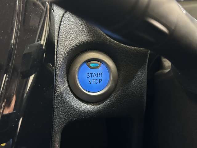 スマートキーです。プッシュボタンでエンジンをかけるタイプです。