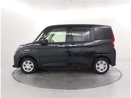 両側パワースライドドア付きだから、狭い駐車スペースなどでの 乗り降りラクラク！小さなお子さまのいるご家庭には嬉しい装備。