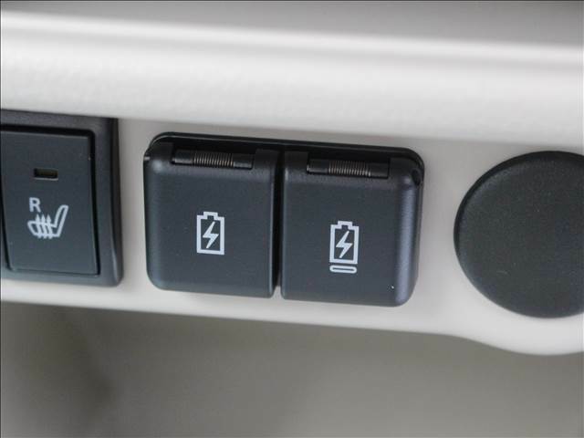 USB入力端子付きです！車の中で携帯の充電が出来ます！