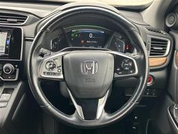 【ステアリング】軽い力で扱いやすいハンドルです。目立つ傷やスレなどなく綺麗な状態です！除菌プランいれていただくとさらに快適に！清潔なお車はお子様にも安心ですね！