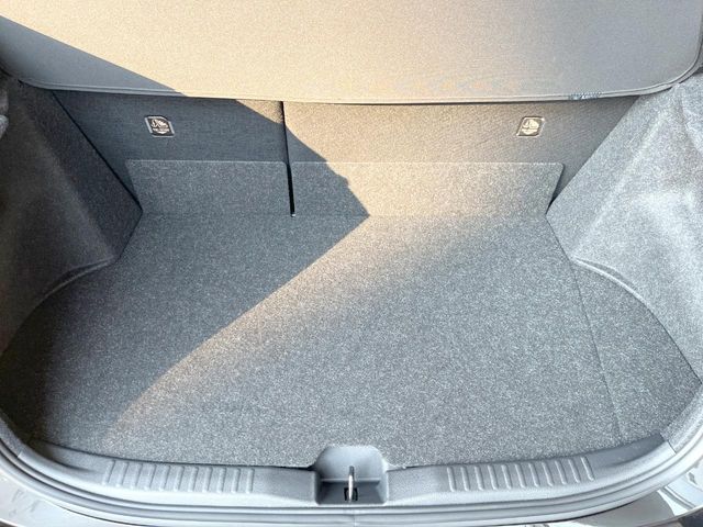 普段のお買い物や通勤、送迎等に十分な荷室スペースを確保しております。