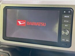 【純正ナビ】人気の純正ナビを装備。オーディオ機能も充実しており、Bluetooth接続すればお持ちのスマホやMP3プレイヤーの音楽を再生可能！毎日の運転がさらに楽しくなります！！