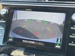 【バックカメラ】駐車時に後方がリアルタイム映像で確認できます。大型商業施設や立体駐車場での駐車時や、夜間のバック時に大活躍！運転スキルに関わらず、今や必須となった装備のひとつです！
